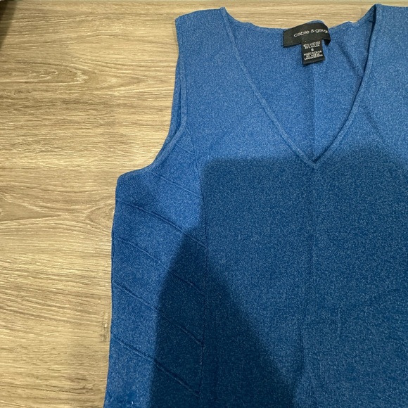 Cable & Gauge Blue V-Neck Tank Top Size S - Picture 5 of 14
